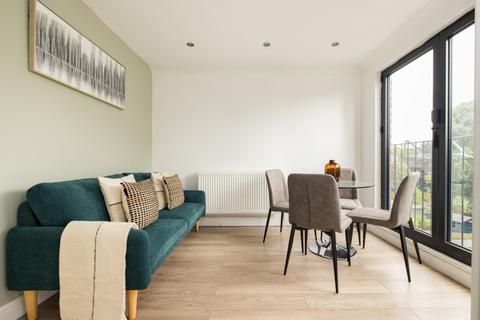 4 bedroom flat to rent, Lexden Road