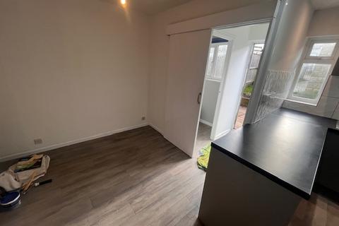 3 bedroom terraced house to rent, Westmill Road, Newport, Isle Of Wight, PO30