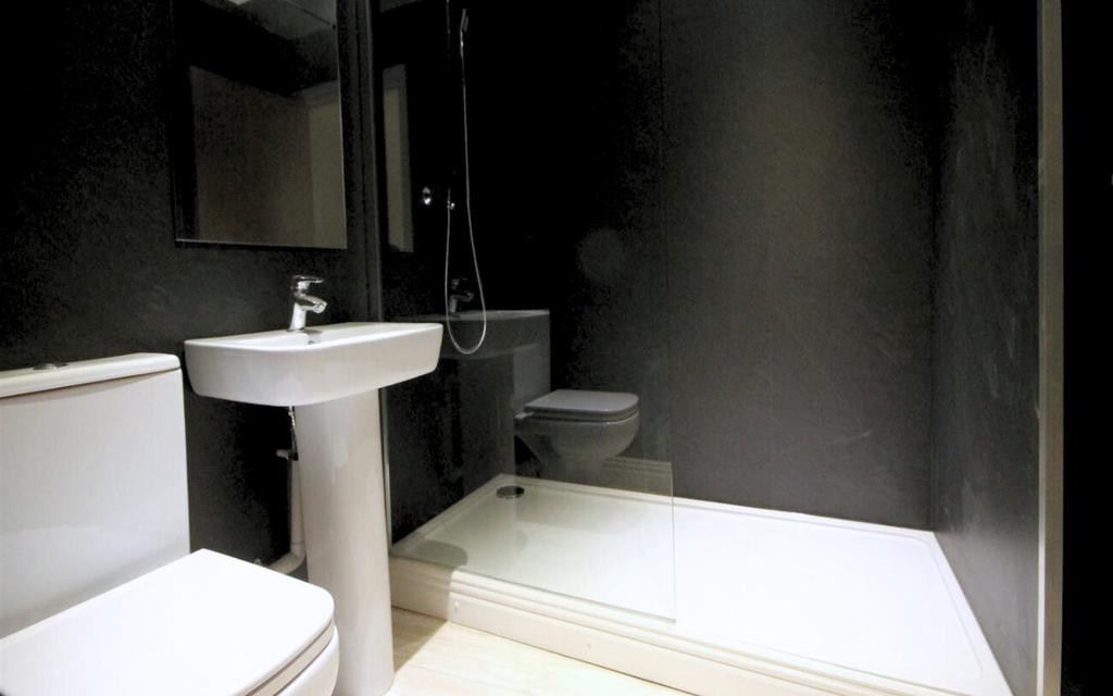 Falconar House Bathr