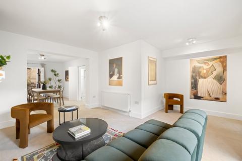 3 bedroom flat to rent, Clarendon Gardens, London