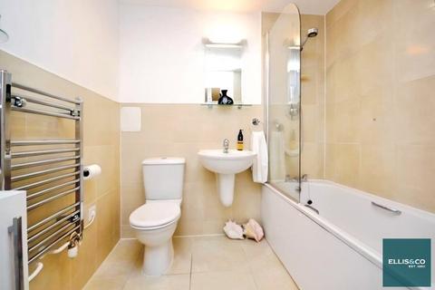 1 bedroom apartment for sale, Lankaster Gardens, London, N2