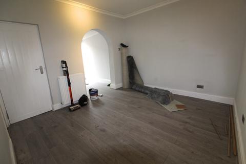 3 bedroom terraced house to rent, Felixstowe Road, Edmonton
