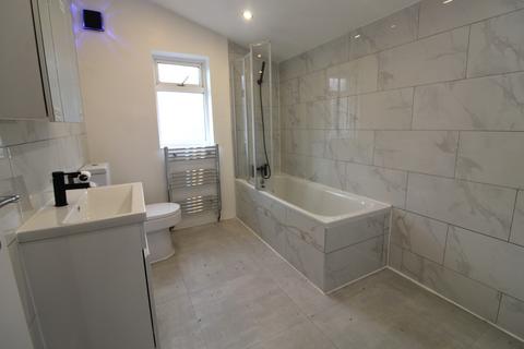 3 bedroom terraced house to rent, Felixstowe Road, Edmonton