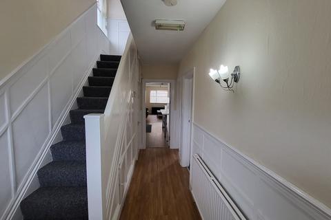 5 bedroom semi-detached house to rent, Parrs Wood Road, Manchester