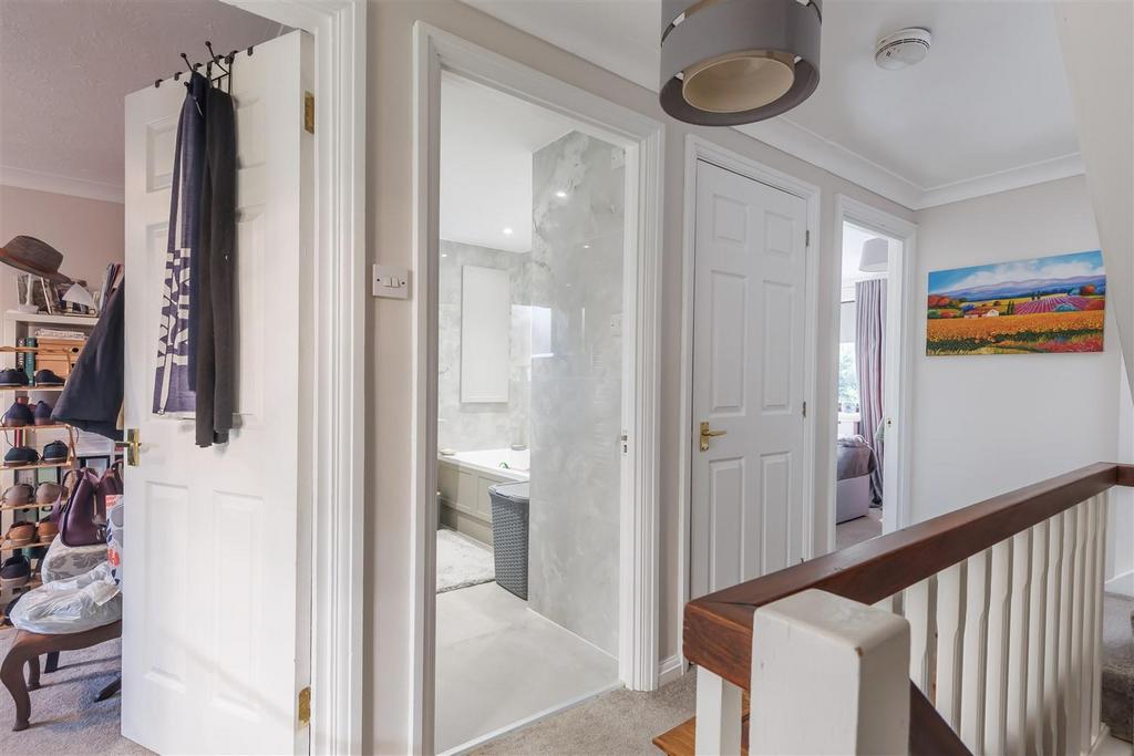 9 Green Close (11).jpg