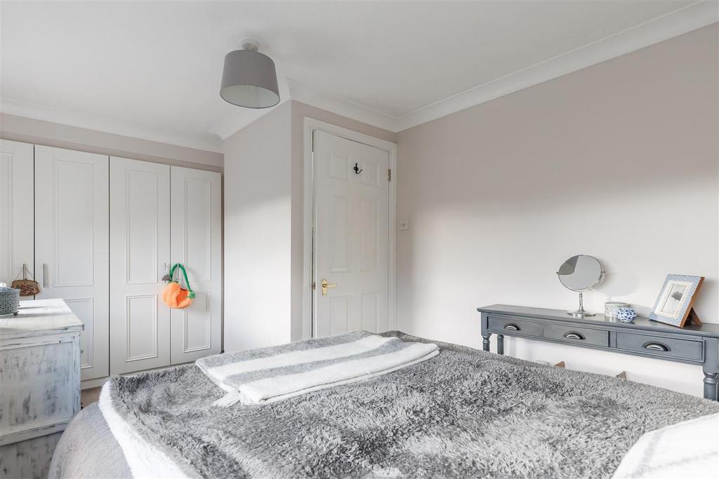 9 Green Close (13).jpg