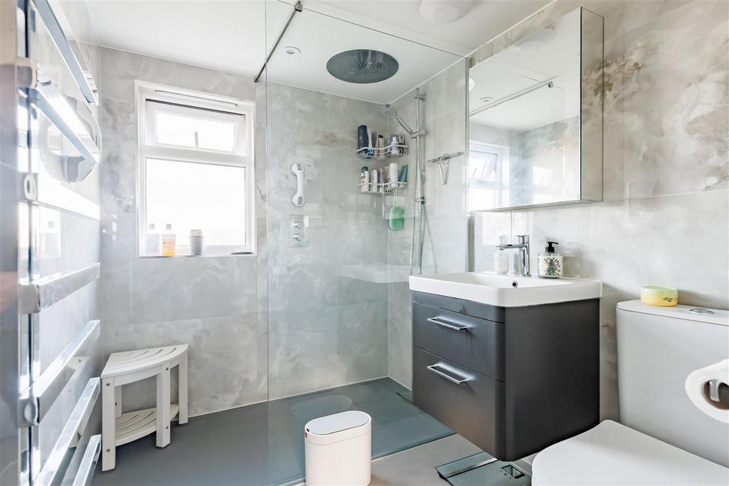 9 Green Close (14).jpg