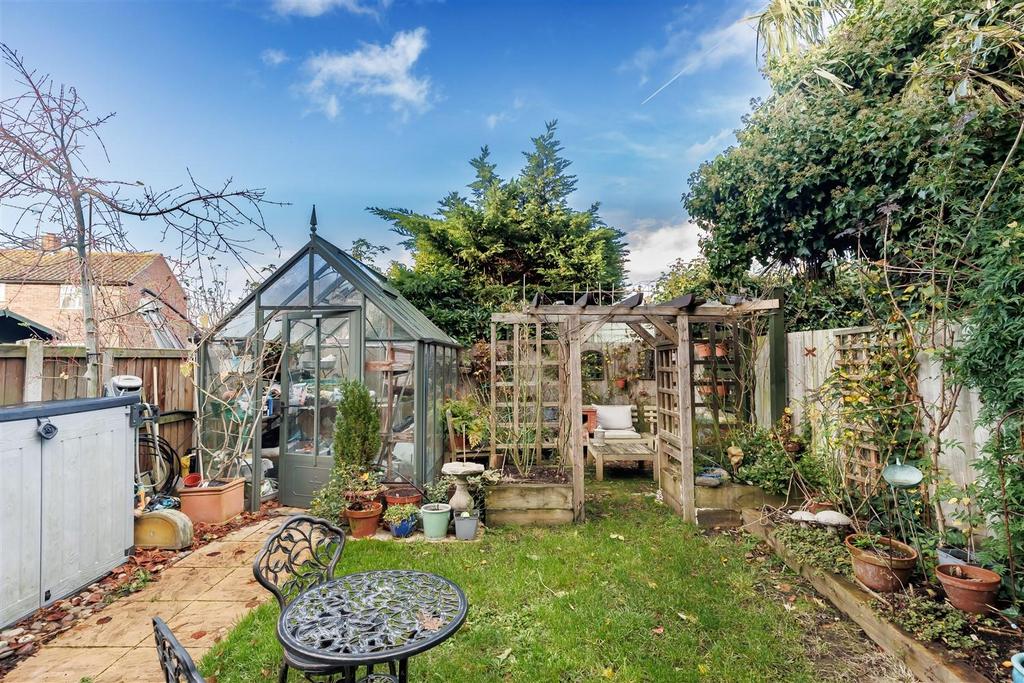 9 Green Close (18).jpg