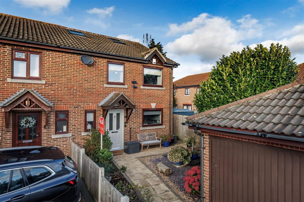 9 Green Close (21).jpg