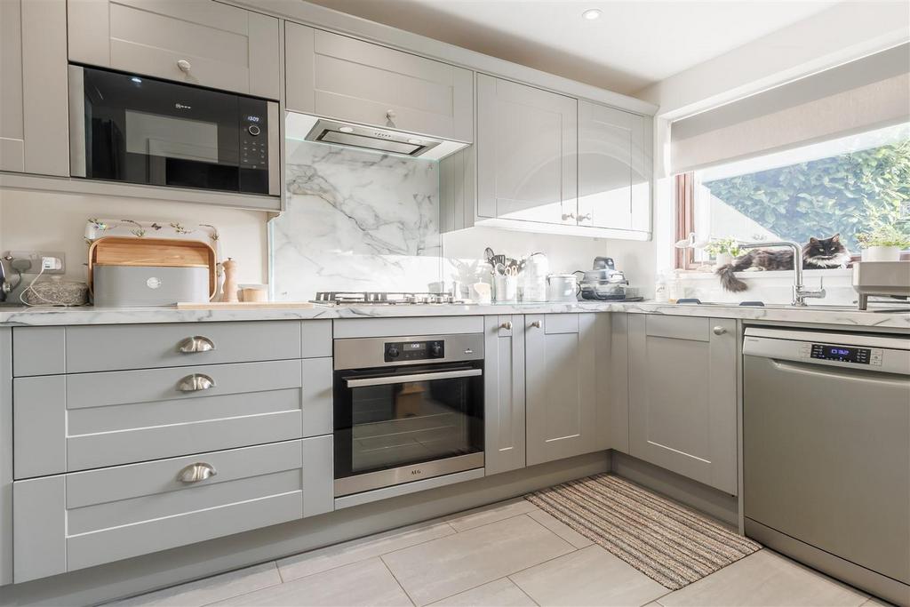 9 Green Close (4).jpg