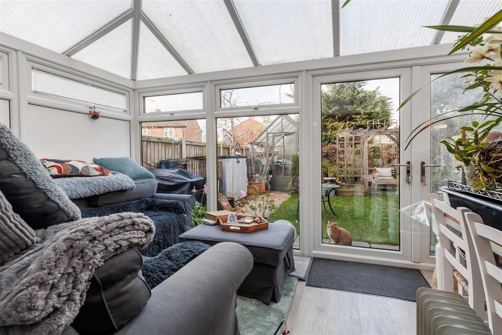 9 Green Close (8).jpg