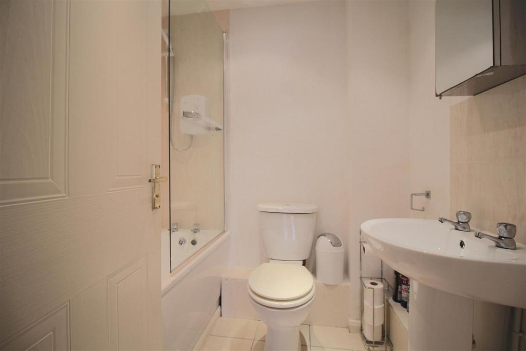 Bathroom flat 6