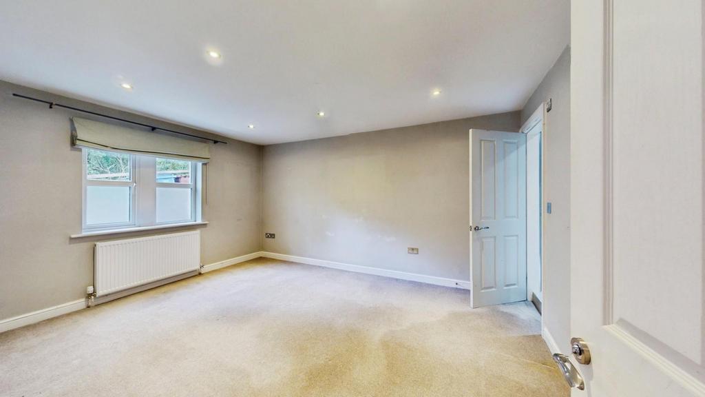 Fe0e0e1e-Otley-Road-10022025 142304.jpg