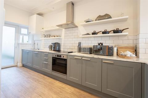 2 bedroom flat to rent, The Links, Whitley Bay