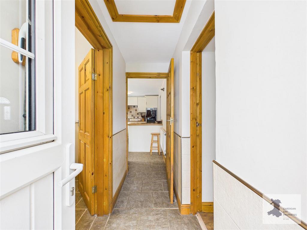 Side hallway