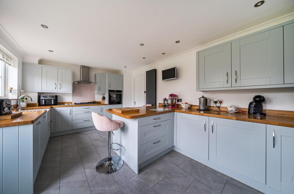 Kitchen / Breakfast Room