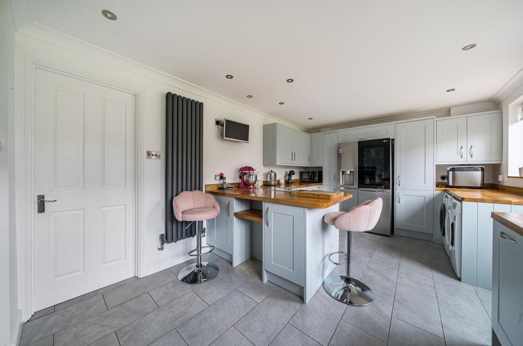 Kitchen / Breakfast Room