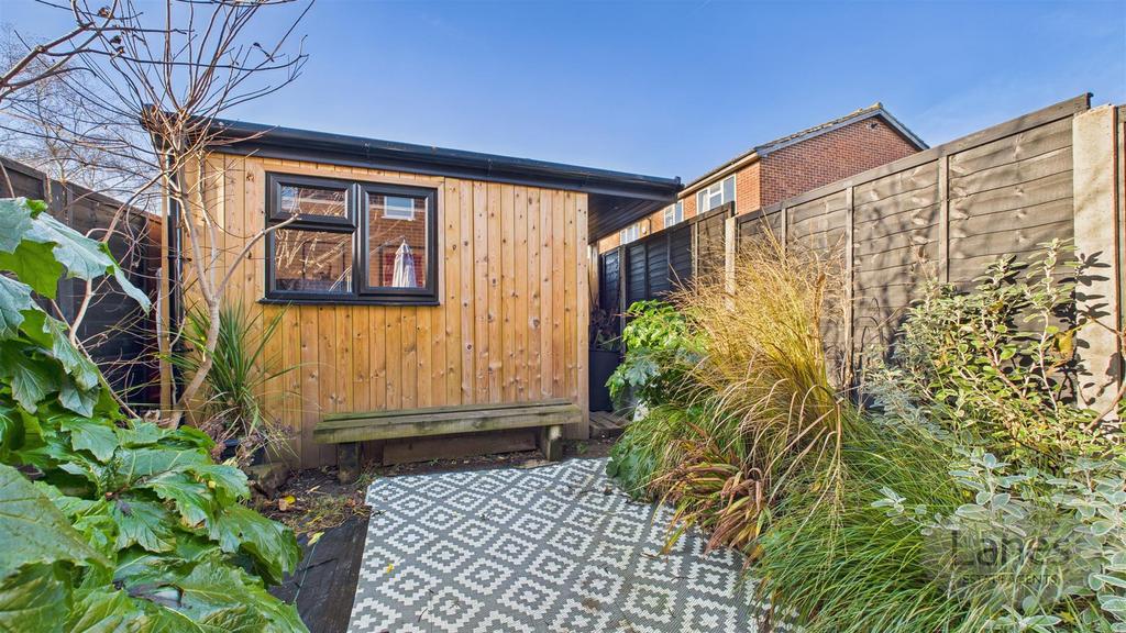 CAM05136 G0-PR0177-STILL018.jpg