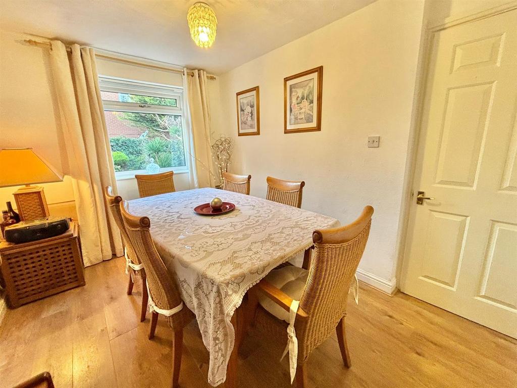Bedroom 2 / Dining Room