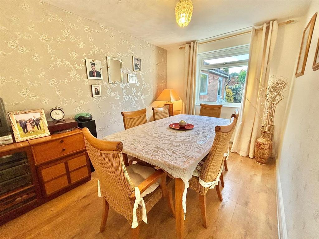 Bedroom 2 / Dining Room