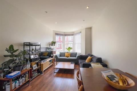 3 bedroom apartment to rent, Carlingford Road, Turnpike Lane, N15