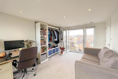 3 bedroom apartment to rent, Carlingford Road, Turnpike Lane, N15