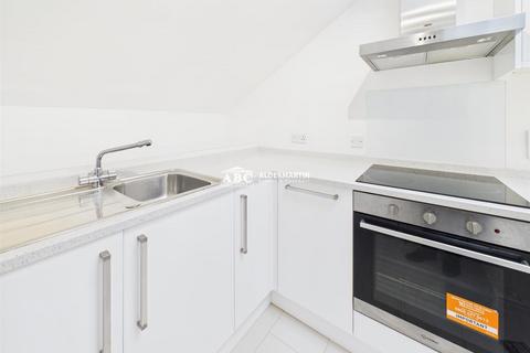 1 bedroom apartment to rent, Oakwood Road, Bricket Wood