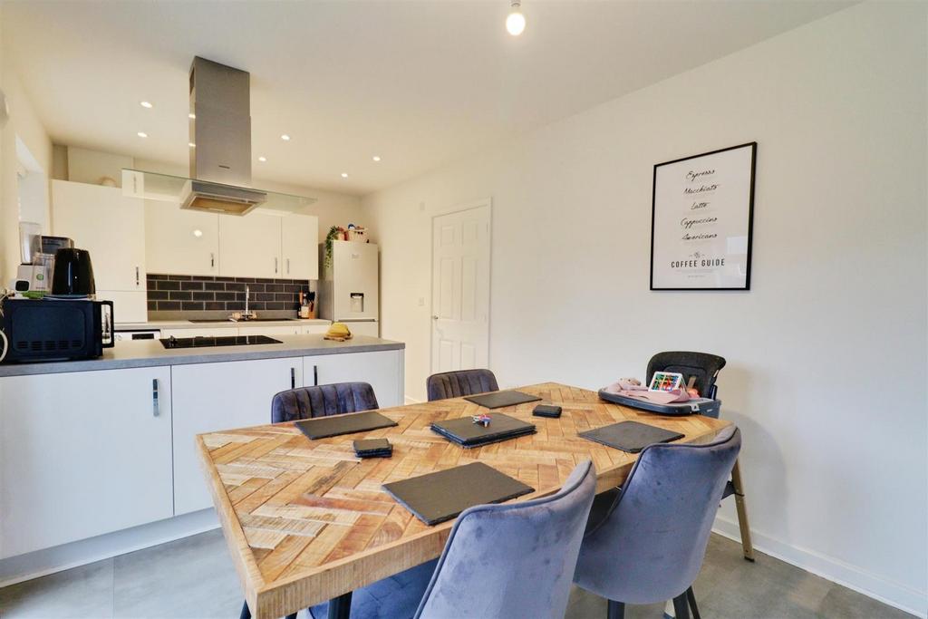 57042495-IMG 0670-IMG 0672.jpg