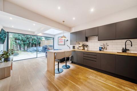 1 bedroom flat for sale, Leander Road, London, SW2