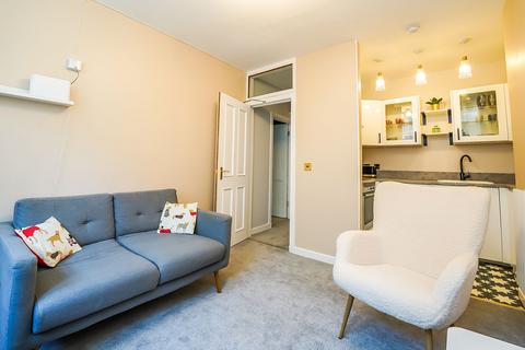undefined, 0391L Buccleuch Street, Edinburgh, EH8 9LS