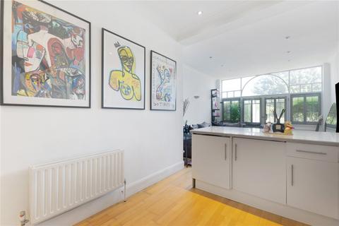 undefined, Putney Bridge Road, Putney, London, SW15