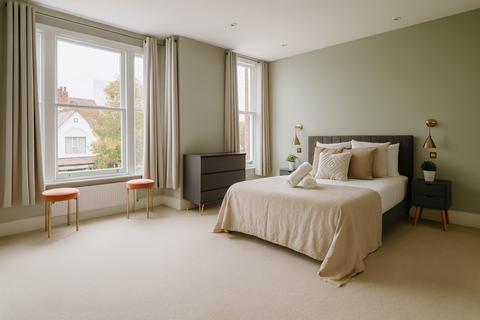 5 bedroom terraced house to rent, St. Dunstans Road