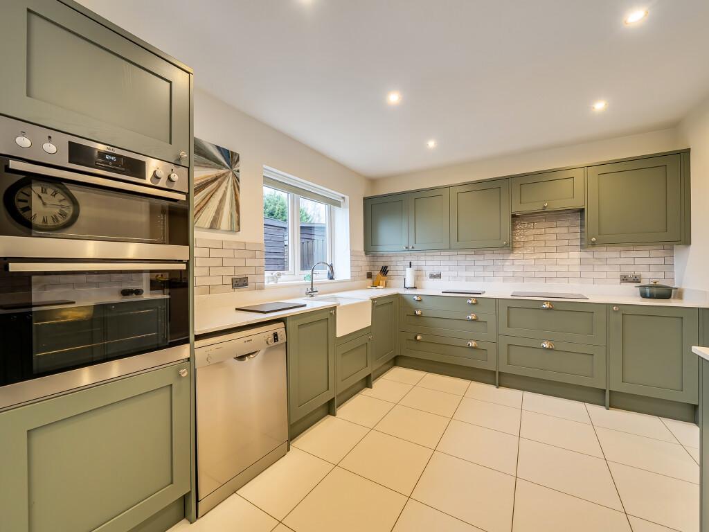 1388772 10 693826...