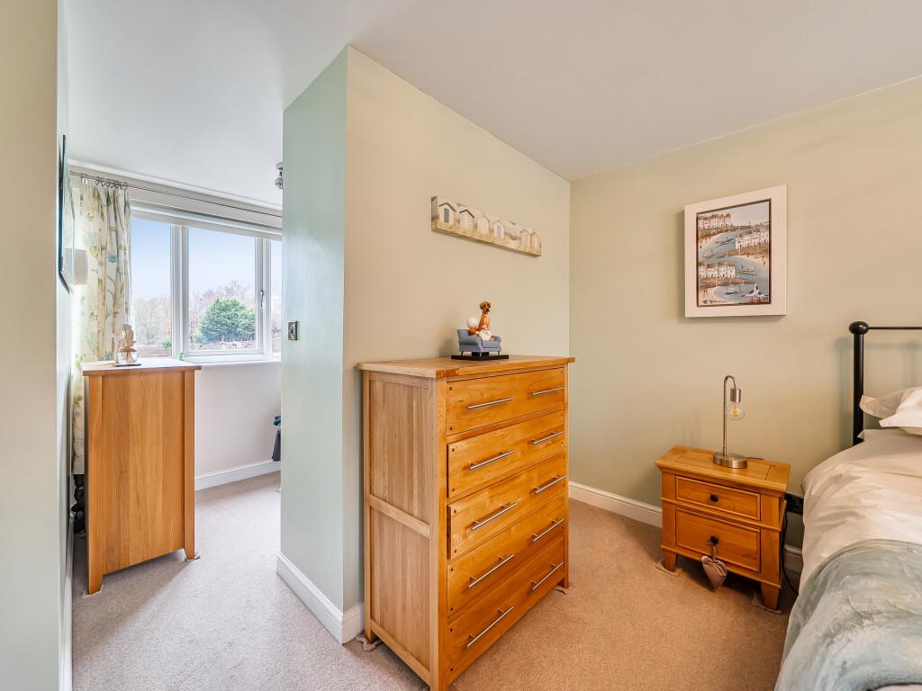 1388772-5-693825e...