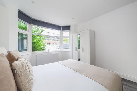 2 bedroom ground floor flat to rent, Cricklewood