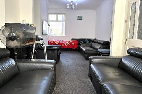 4 bedroom terraced house for sale, St. Saviours Road, Spinney Hills, Leicester