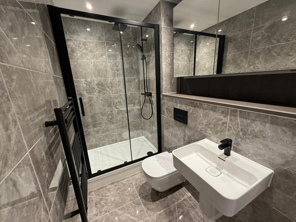 En Suite 12/12/2025