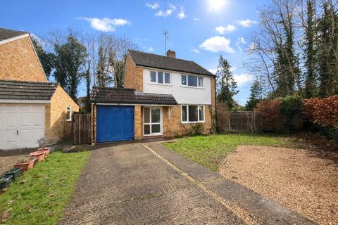 3 bedroom detached house to rent, Broad Street, Guildford, Surrey, GU3