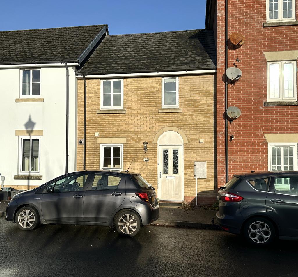 3 Bedroom mid terraced house
