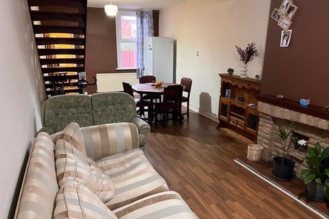 undefined, 2 Bed – Terraced House – Danvers Road, Leicester, LE3 2AE. £995 PCM