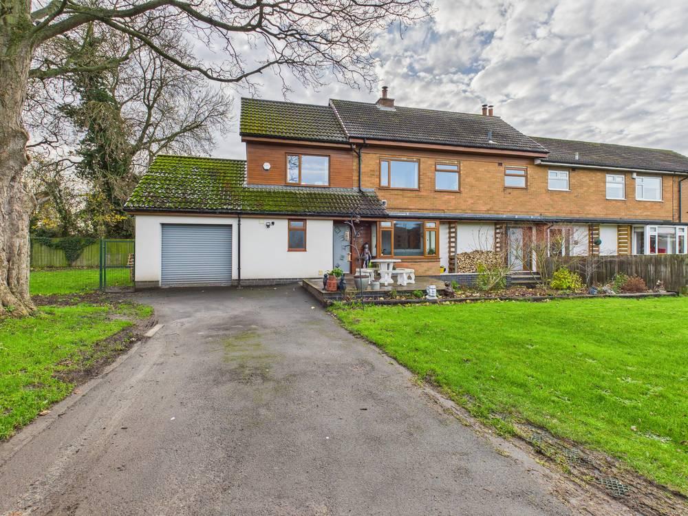 5 Bedroom House - semi-detached for Sale