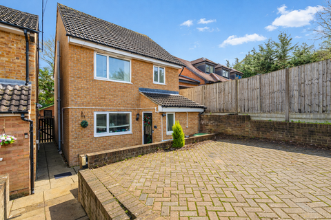 3 bedroom detached house for sale, Park Field, St. Albans AL3