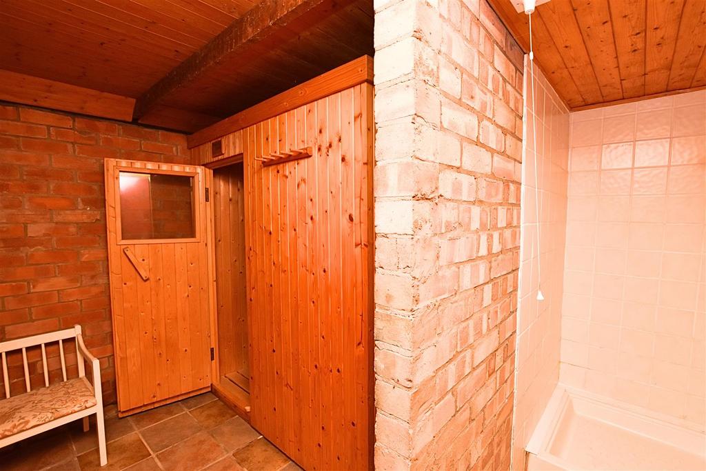 SAUNA & SHOWER AREA