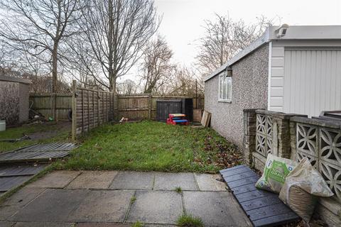 undefined, Hadrians Close, Huddersfield HD3