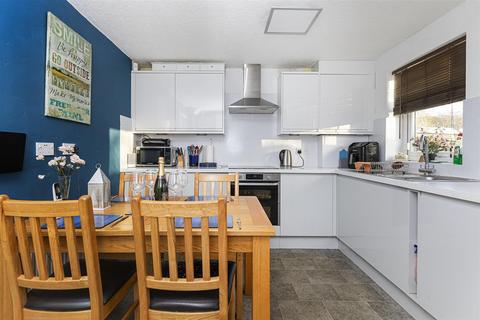 3 bedroom semi-detached house for sale, Hadrians Close, Huddersfield HD3