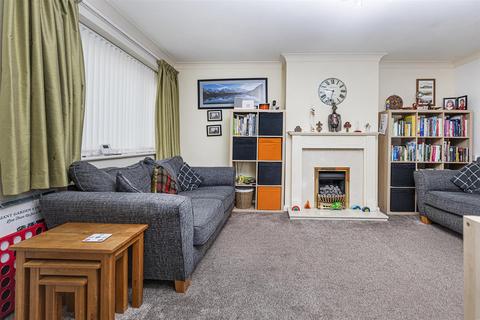 3 bedroom semi-detached house for sale, Hadrians Close, Huddersfield HD3