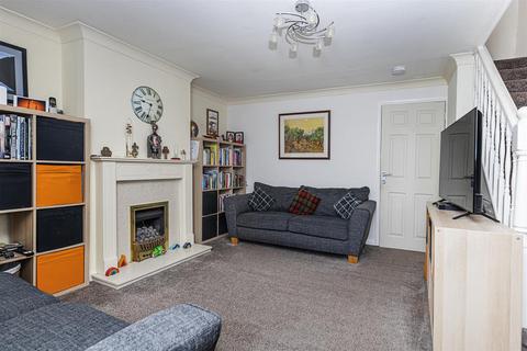 undefined, Hadrians Close, Huddersfield HD3
