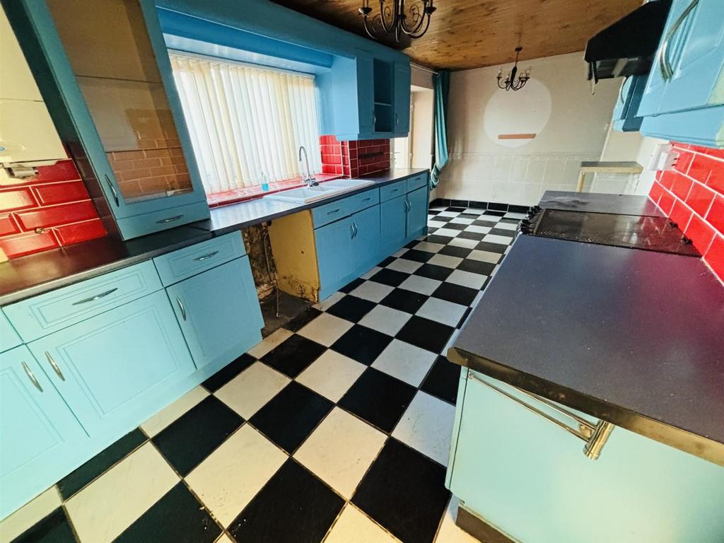 Kitchen...jpg