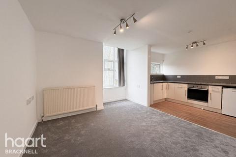 undefined, Great Hollands Square, BRACKNELL