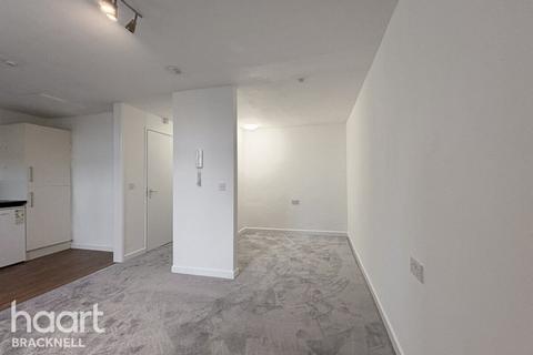 undefined, Great Hollands Square, BRACKNELL